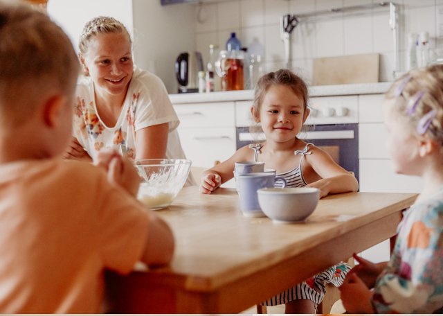 Gemeinsames Frühstück in der Küche