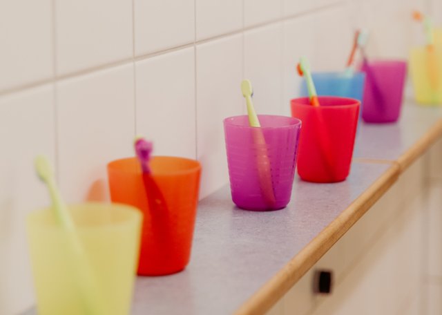 Bunte Trinkbecher