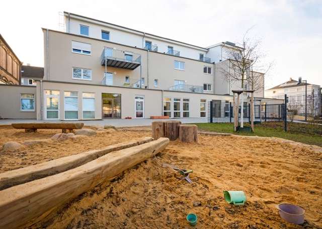 Sandkasten im Außenbereich